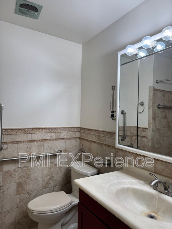 Building Photo - 3203 Amador Dr