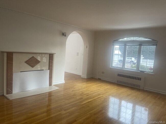 Building Photo - 314 Main St