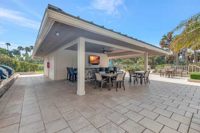 Building Photo - 4301 N Ocean Blvd