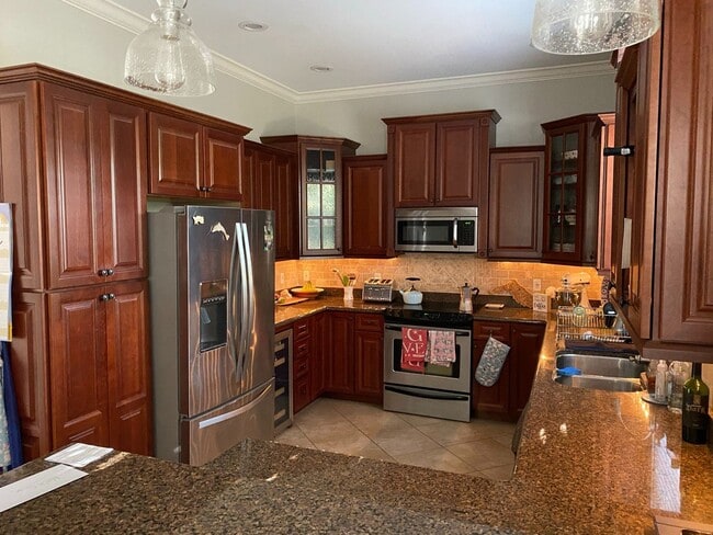 Building Photo - Secluded 4 Bed 3.5 Bath Near MacDill