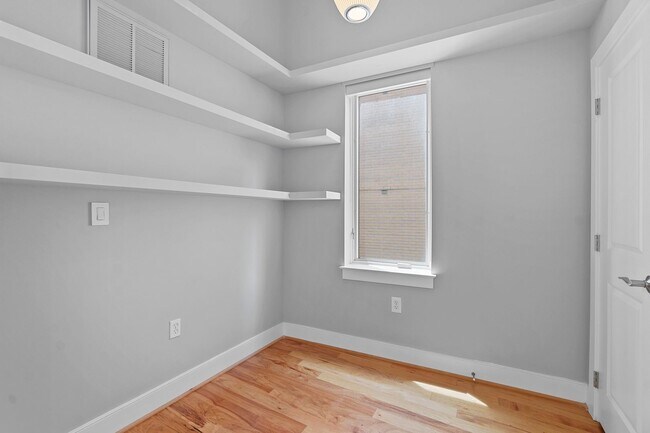 Building Photo - 1336 Belmont St NW