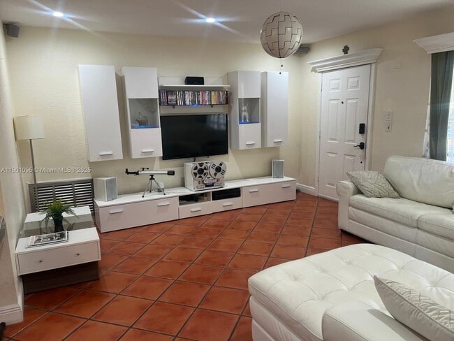 Building Photo - 4913 NW 47th Ave