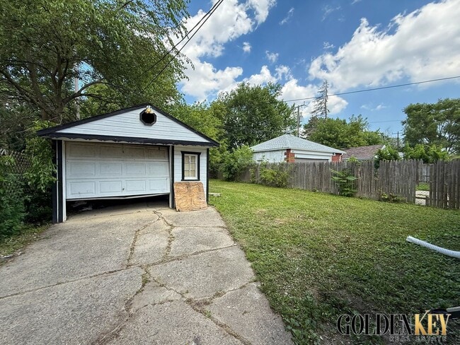 Building Photo - Charming 3 Bed 1 Bath on Detroit’s Eastside!