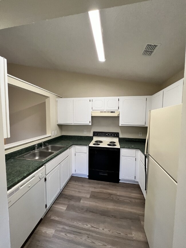 Building Photo - Apartment for Rent