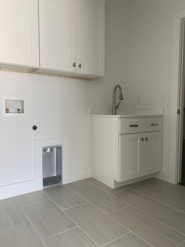 Building Photo - Available For Immediate 6 Month Or Shorter Lease