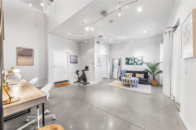 Building Photo - 210 N Spurgeon St