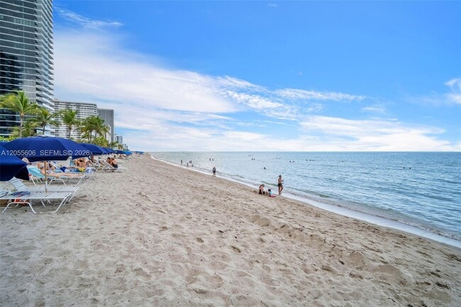 Building Photo - 2065 S Ocean Dr