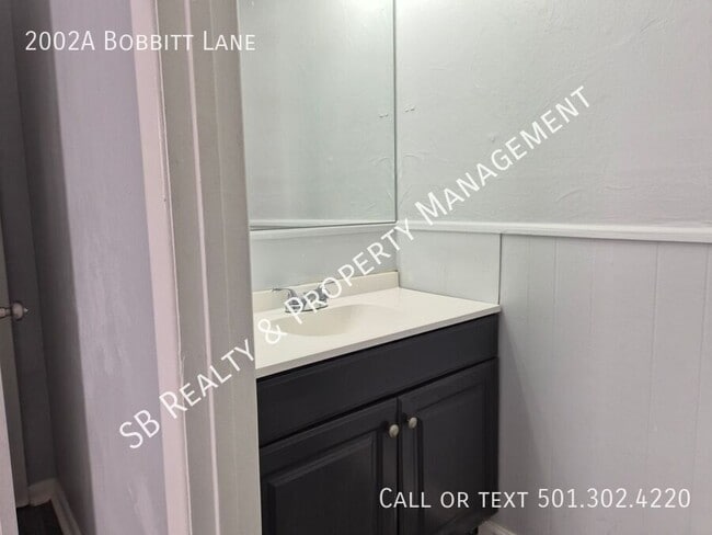 Building Photo - 2002 Bobbitt Ln