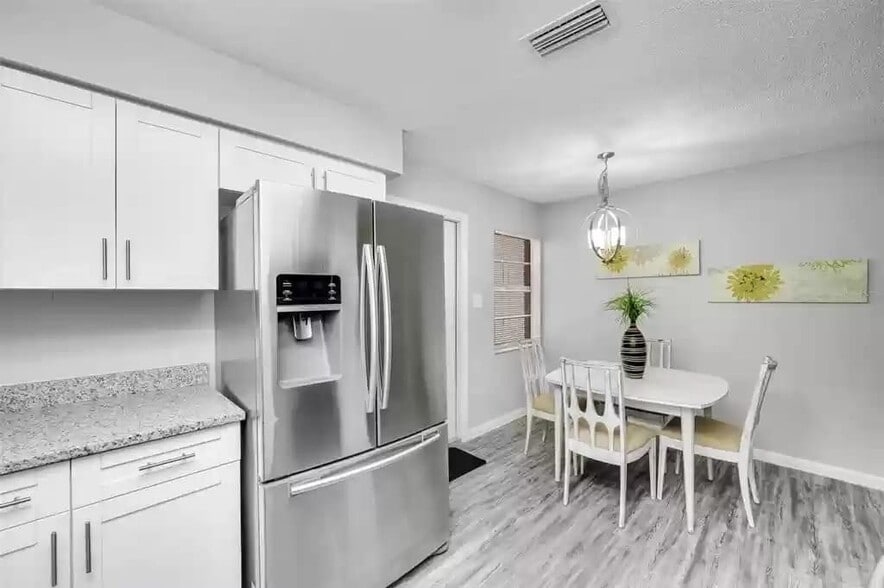 Building Photo - 3204 E Lambright St