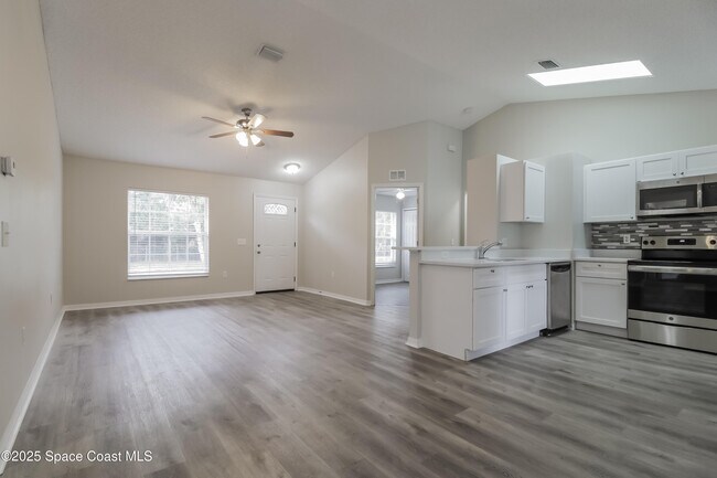 Building Photo - 6145 Banyan St