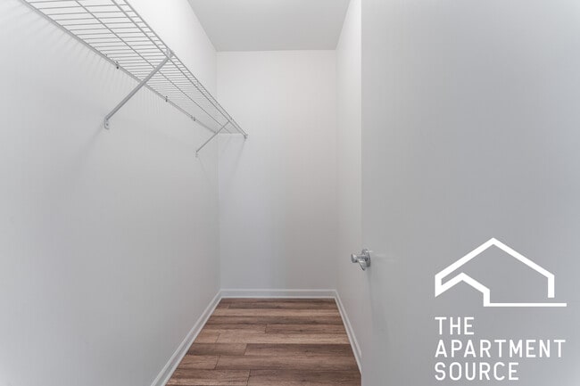 Building Photo - 2700 W North Ave