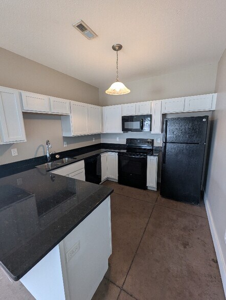 Building Photo - 5502 N Edwards Cir