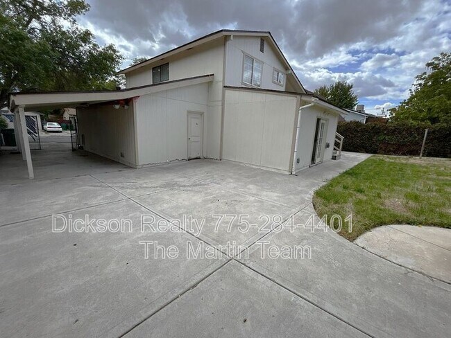 Building Photo - 306 E Quail St