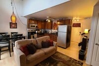 Building Photo - Centrally Located Townhouse – Near to South Perry, Quick Drive to Gonzaga!