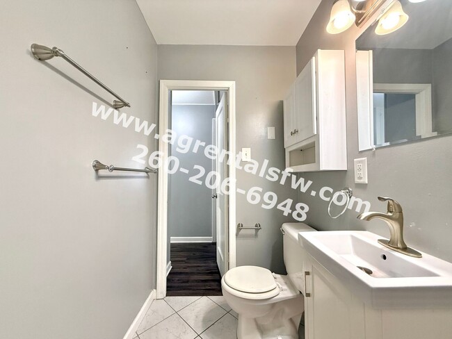 Building Photo - 3 bedroom house