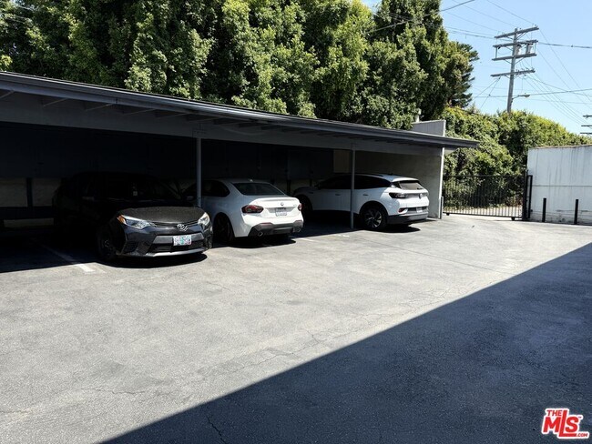 Building Photo - 1138 S La Cienega Blvd