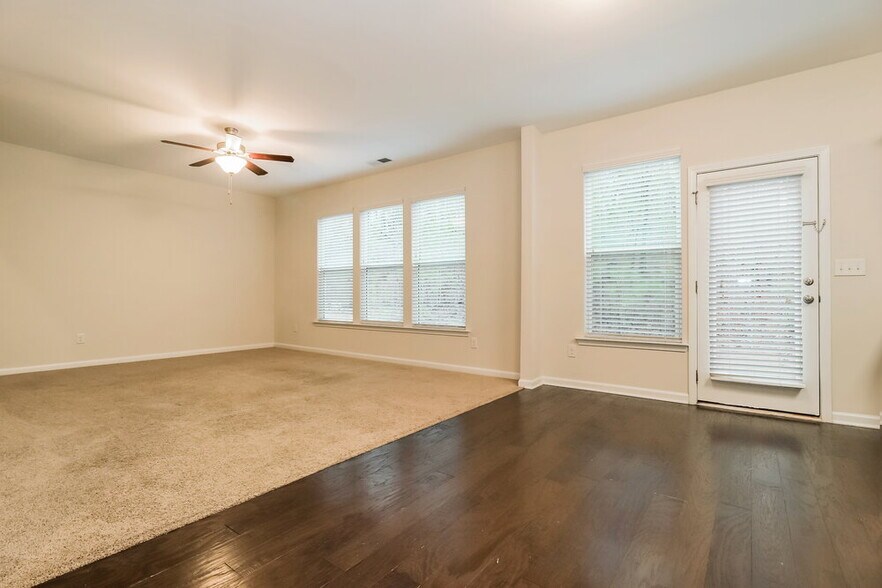 Building Photo - 386 Darbys Run Ct