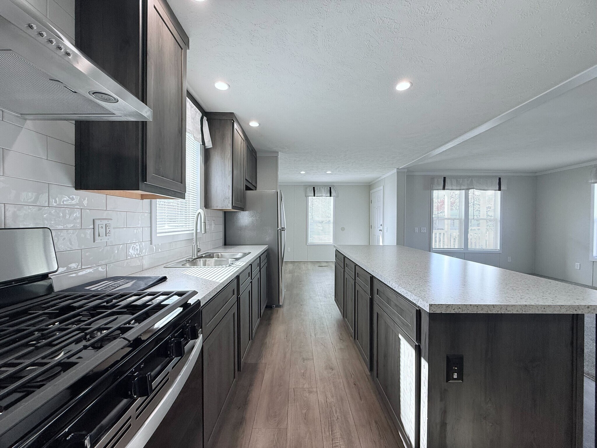 Building Photo - 29909 Flushing Dr