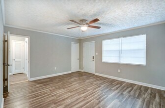 Building Photo - Large 3BR/1BA Downtown House For Rent Walking Distance to Daffin Park