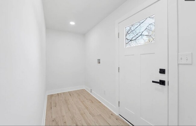 Building Photo - 20 4th Ave