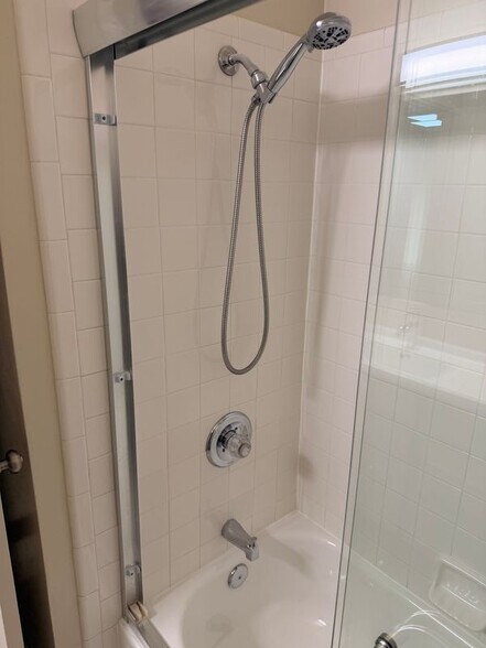 Building Photo - 525 N San Mateo Dr