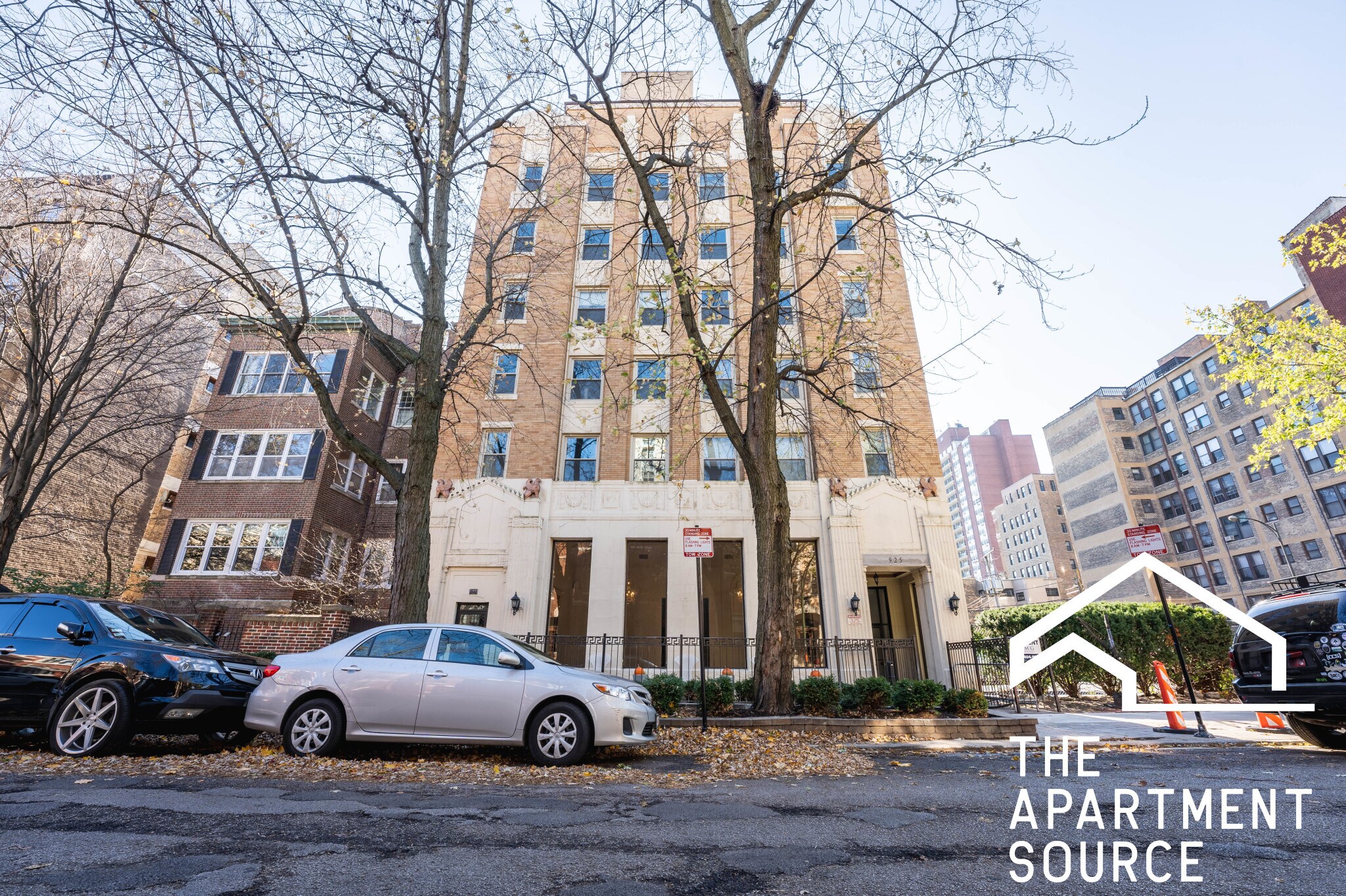 Building Photo - 925 W Carmen Ave