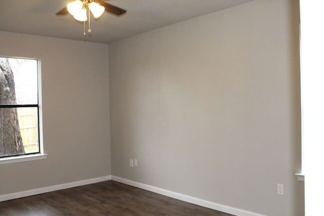 Building Photo - 6409 Macarthur Dr