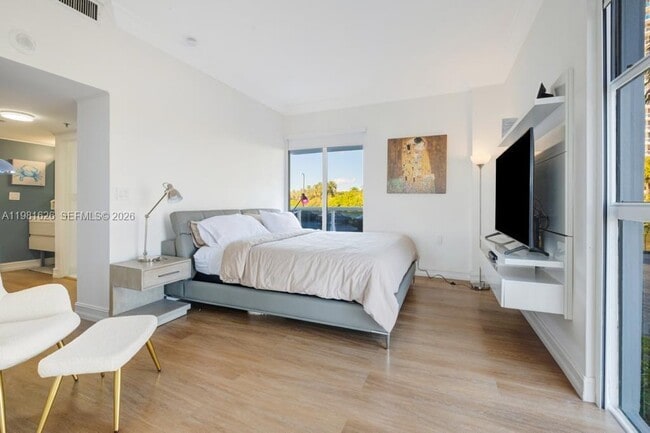 Building Photo - 20505 E Country Club Dr