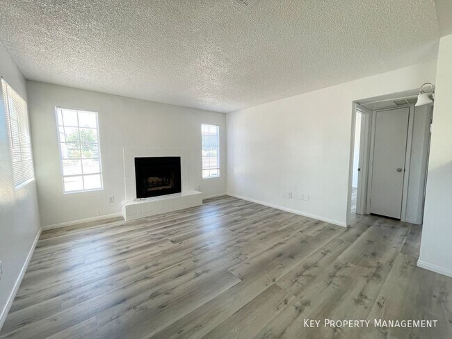 Building Photo - 2705 Jennydiane Dr