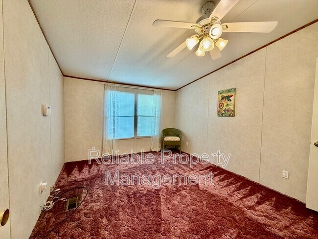 Building Photo - 1070 Lynch Rd