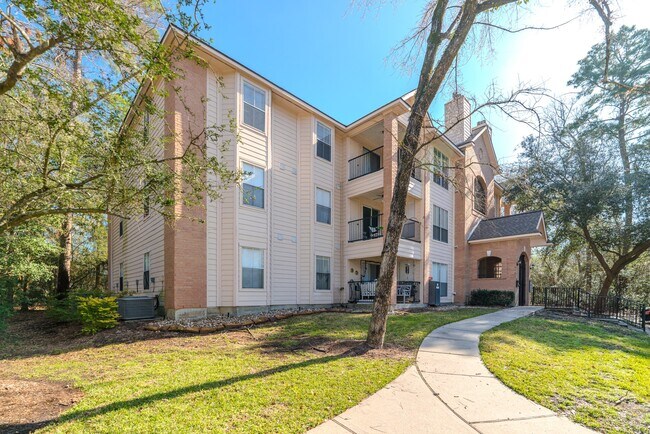 Building Photo - 8051 Bay Branch Dr