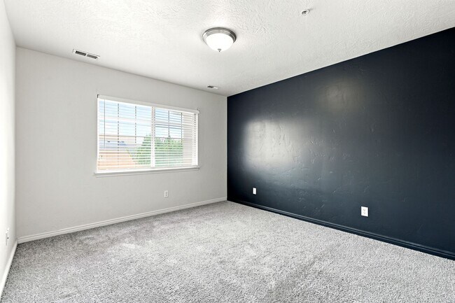 Building Photo - Beautiful Townhome in American Fork!