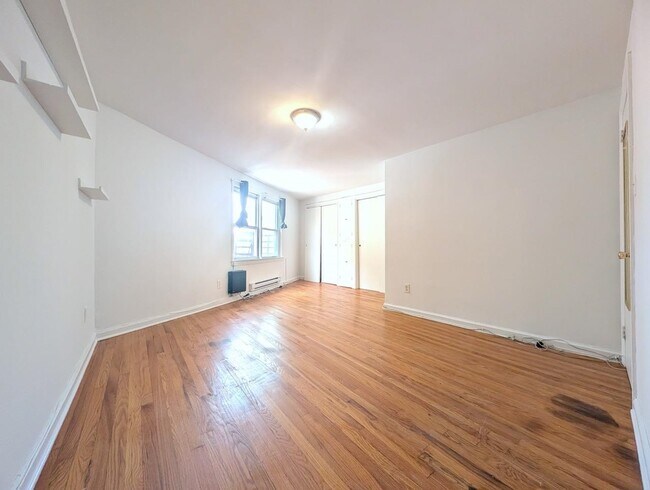 Building Photo - 335 3rd St
