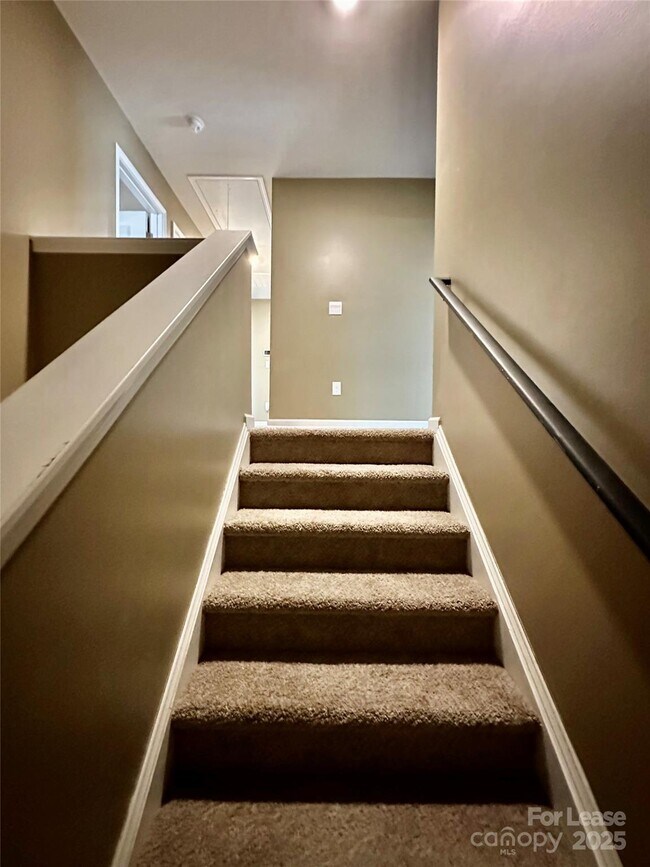 Building Photo - 1210 Leno Ln