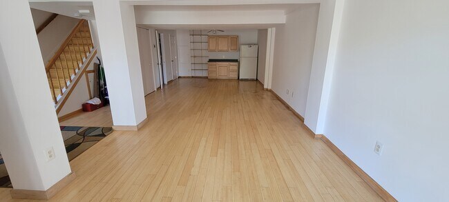 Ground floor with bathroom and laundry room - 1632 Valencia Way