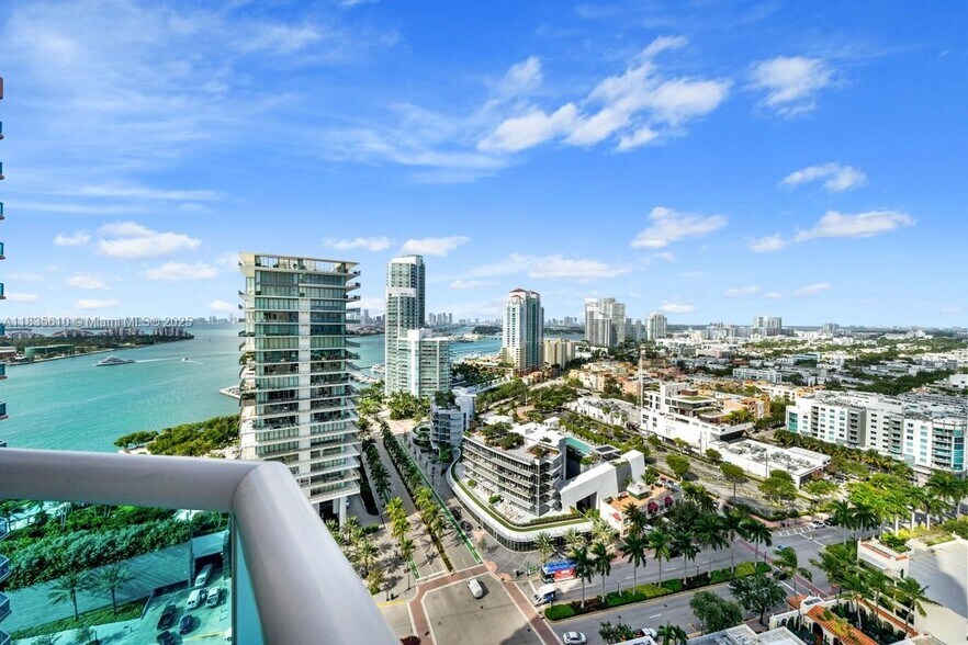 Building Photo - 300 S Pointe Dr