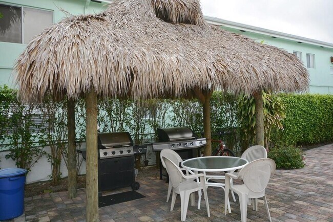 Building Photo - 4228 N Ocean Dr