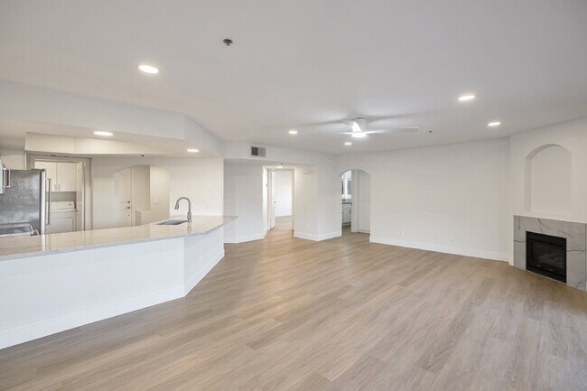 Building Photo - Biltmore Area Condo with Camelback Mountain View!