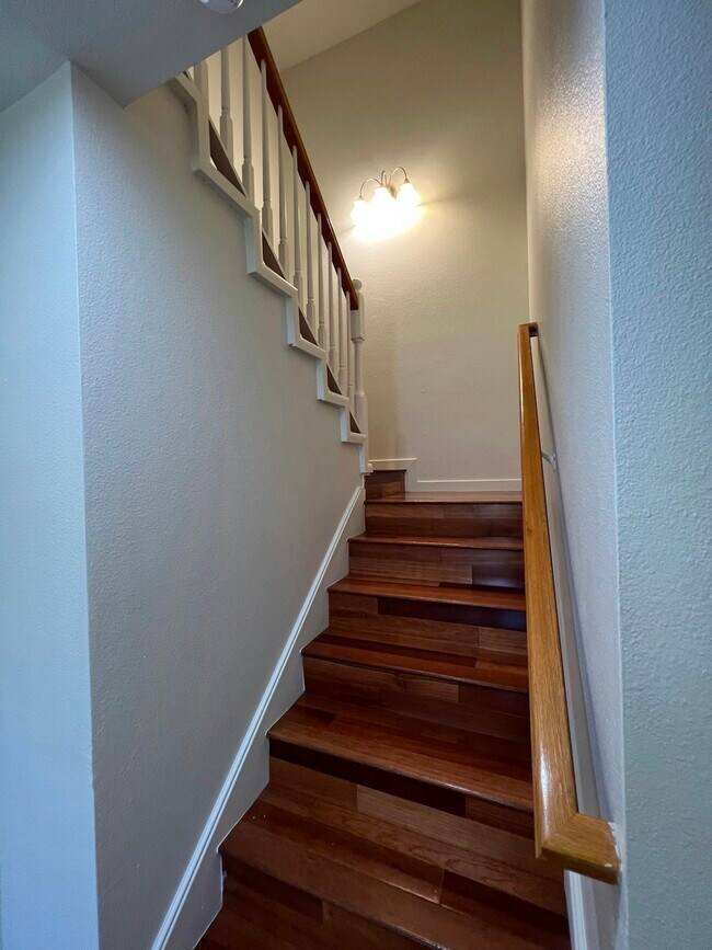 Building Photo - 388 Meadowhaven Way