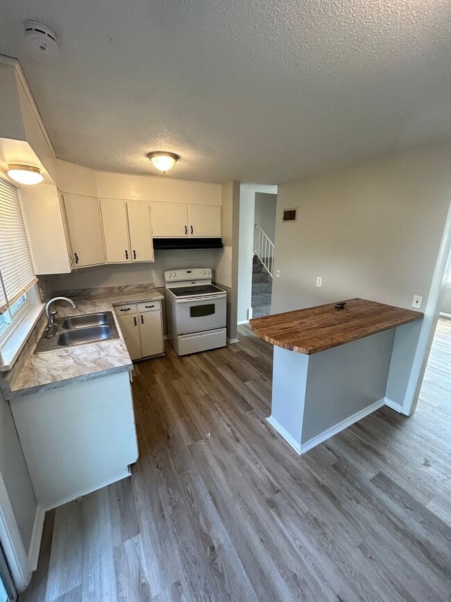 Building Photo - COMING SOON! Charming 3 Bed 1 Bath Home! $1295.00