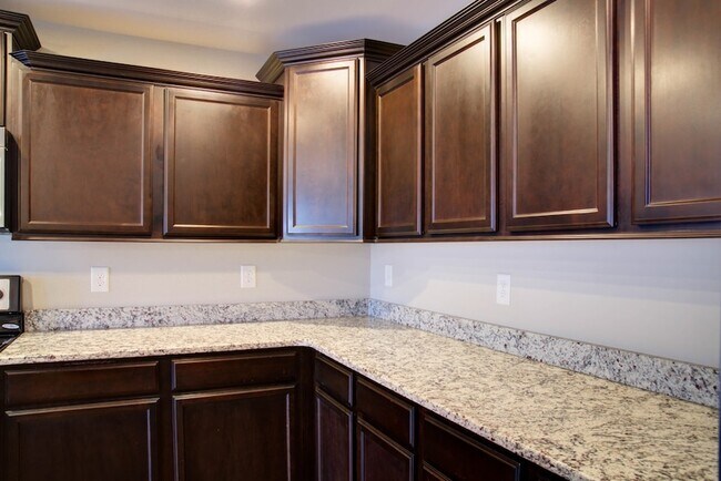 Building Photo - 226 Saxony Way