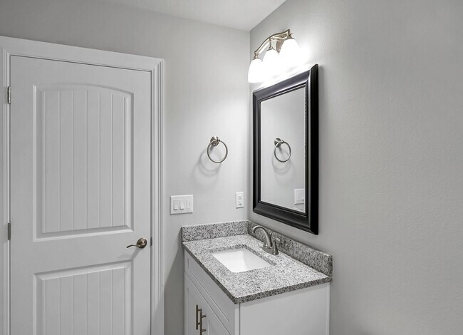 Building Photo - Stunning Rental in Navarre!