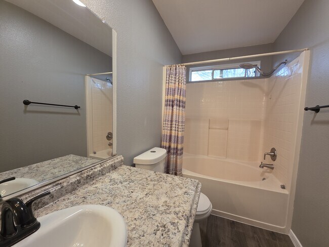 Building Photo - 303 Pinon Way
