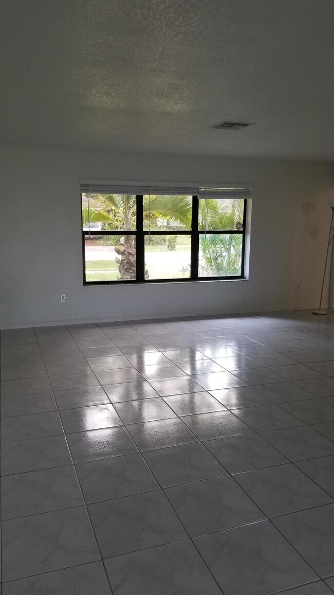 Building Photo - 14507 Larkspur Ln