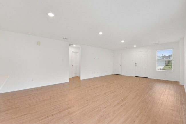Building Photo - Single-story home in the highly sought-aft...
