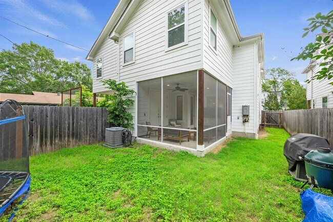 Building Photo - 1128 Gunter St