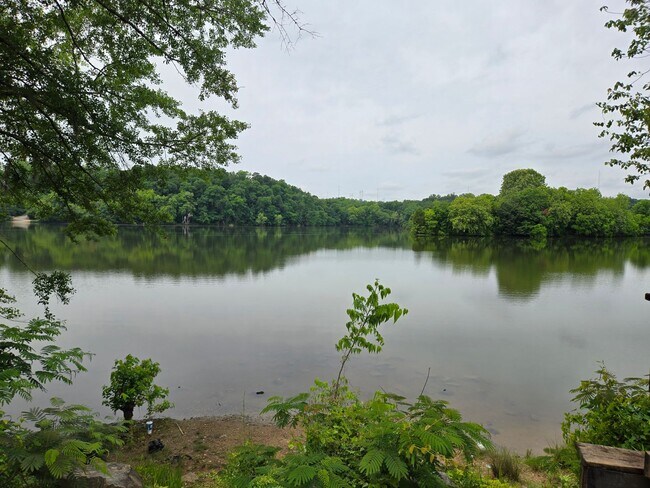 Building Photo - FOR RENT with a Riverview!