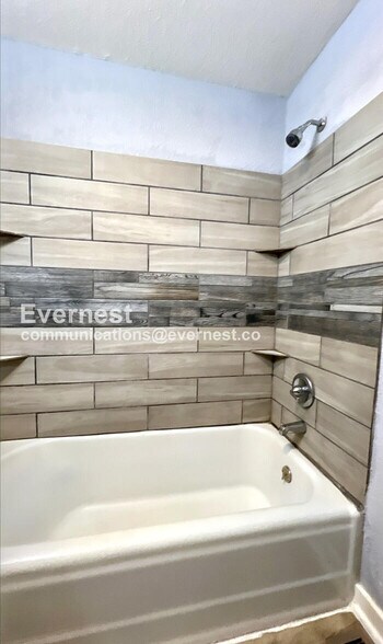 Building Photo - 2215 E Gregory Blvd