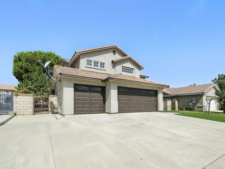 Building Photo - 44131 Sunmist Ct