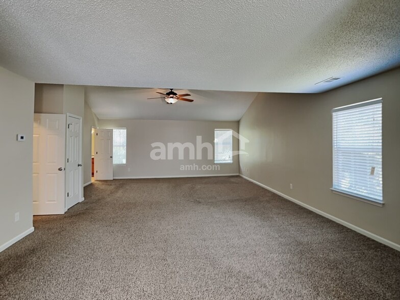 Building Photo - 3094 Lonetree Point